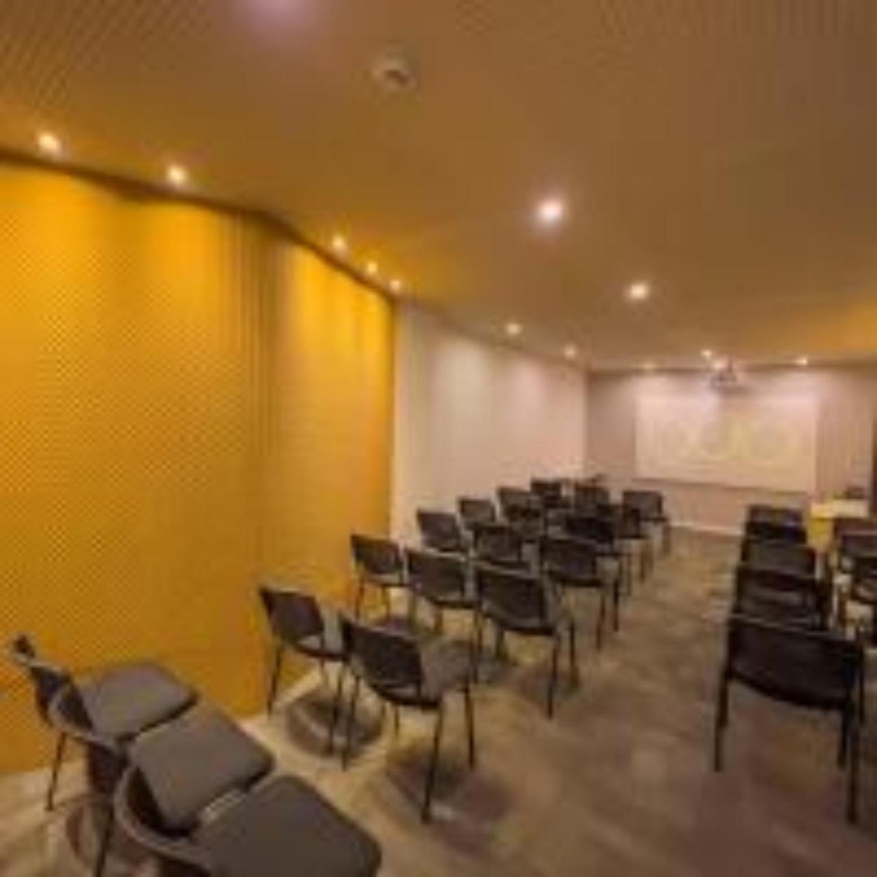 Quo Quality Hotel Manizales Buitenkant foto The interior of the lecture room