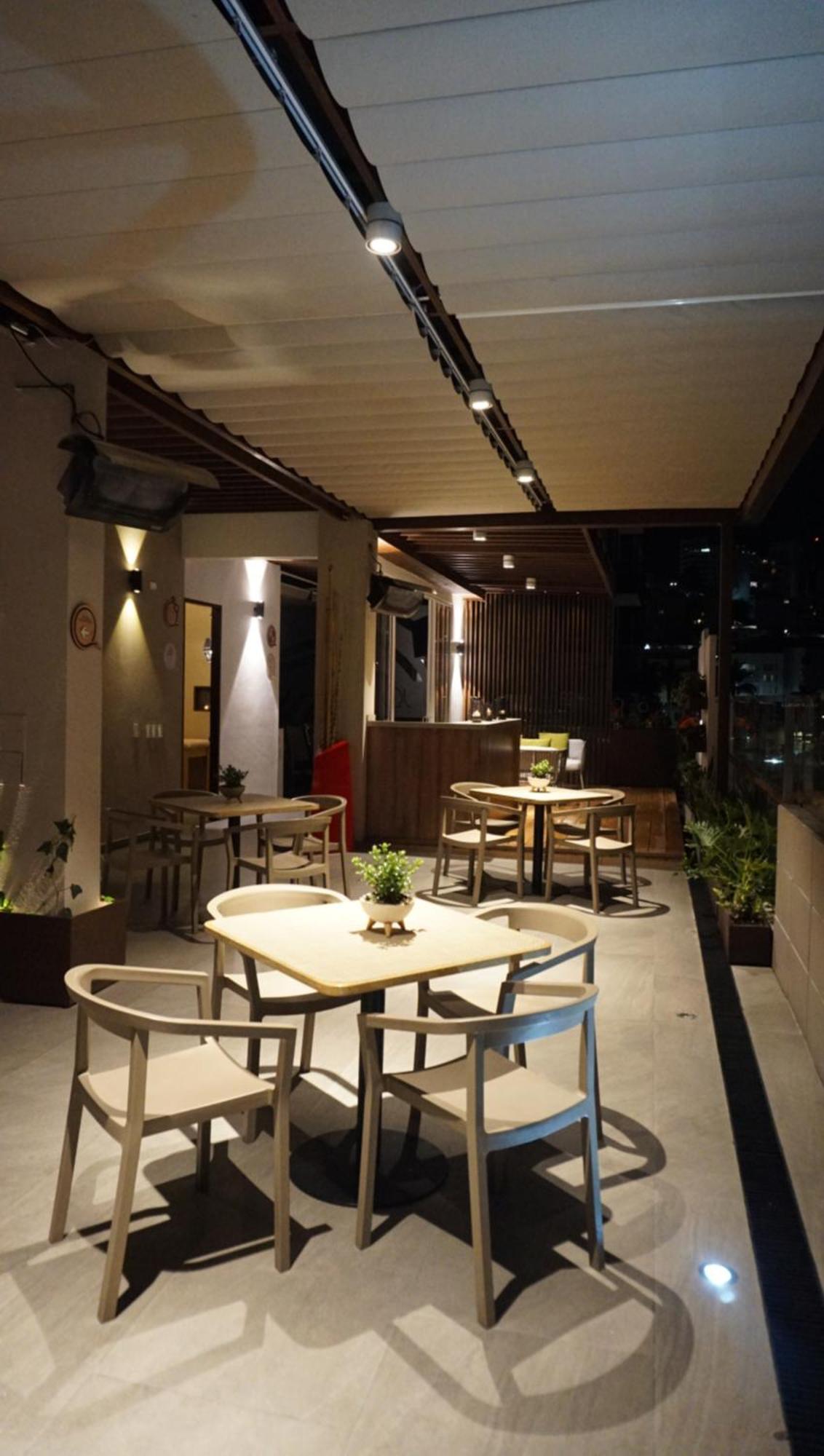 Quo Quality Hotel Manizales Buitenkant foto The interior of a Starbucks in Taiwan