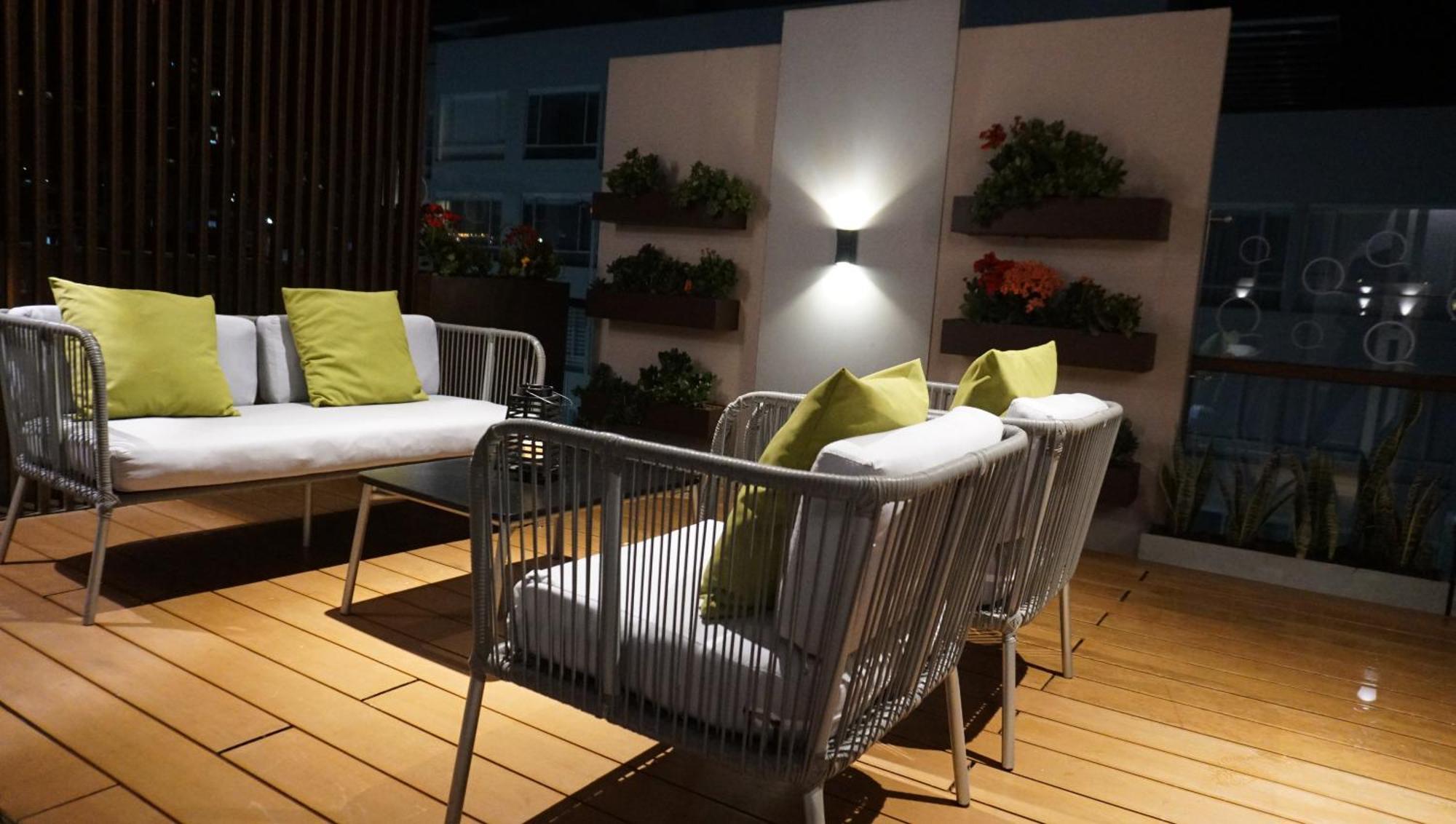 Quo Quality Hotel Manizales Buitenkant foto A modern garden furniture set