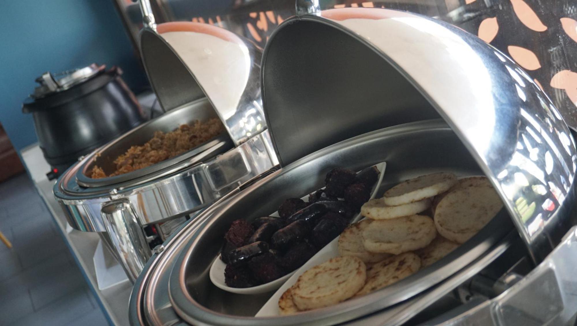 Quo Quality Hotel Manizales Buitenkant foto A chafing dish